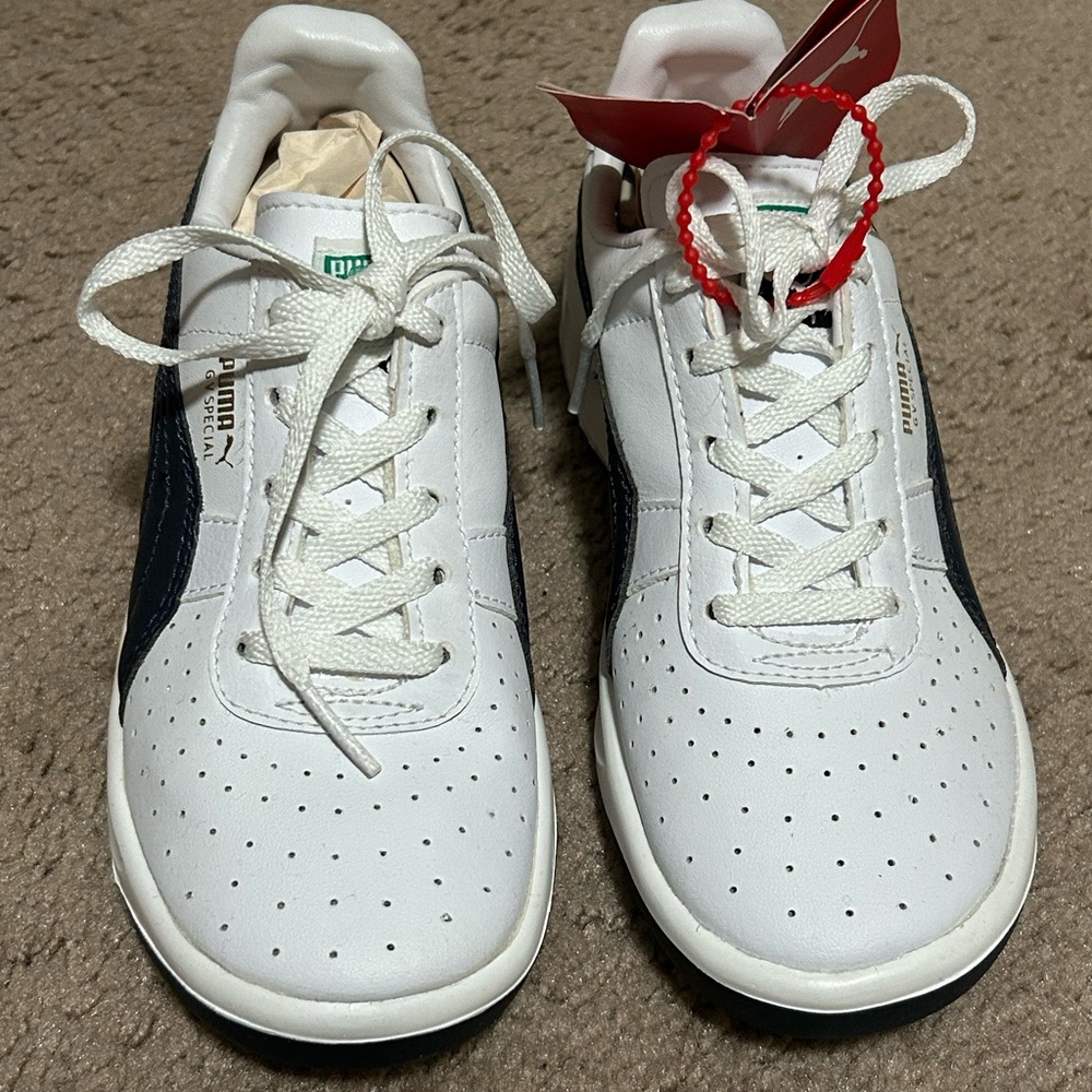 GV SPECIAL Puma Sneakers